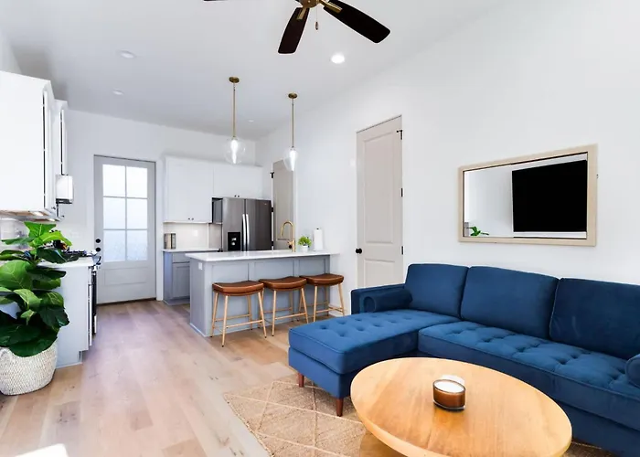 New Oakview Loft - River Ranch - 85 Tv - Office - Nespresso - 2 King Beds Hébergement de vacances *