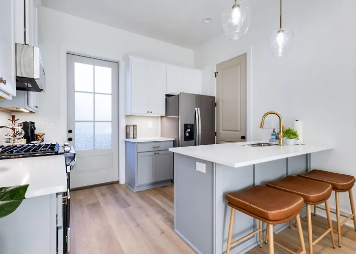 New Oakview Loft - River Ranch - 85 Tv - Office - Nespresso - 2 King Beds Lafayette