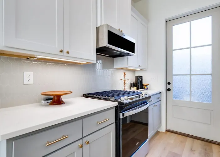 Hébergement de vacances New Oakview Loft - River Ranch - 85 Tv - Office - Nespresso - 2 King Beds