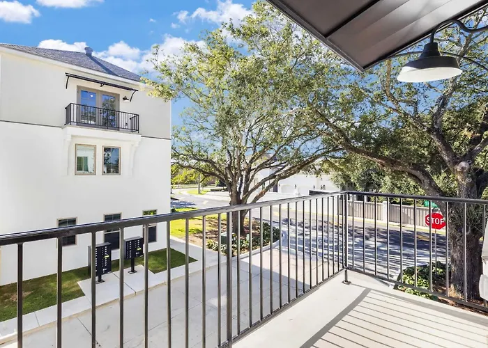 Hébergement de vacances New Oakview Loft - River Ranch - 85 Tv - Office - Nespresso - 2 King Beds *