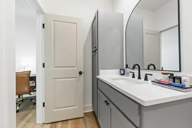 New Oakview Loft - River Ranch - 85 Tv - Office - Nespresso - 2 King Beds * Lafayette