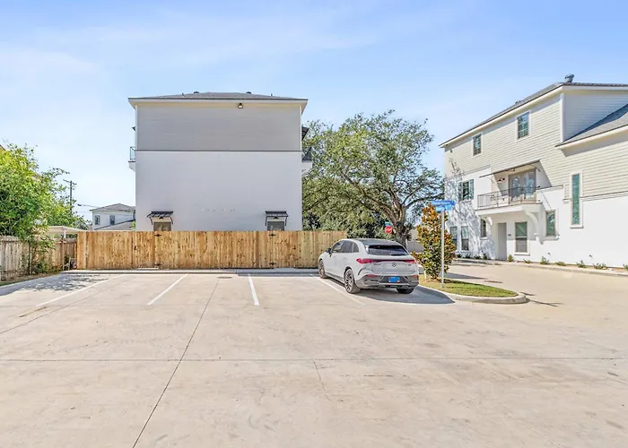 New Oakview Loft - River Ranch - 85 Tv - Office - Nespresso - 2 King Beds * Lafayette